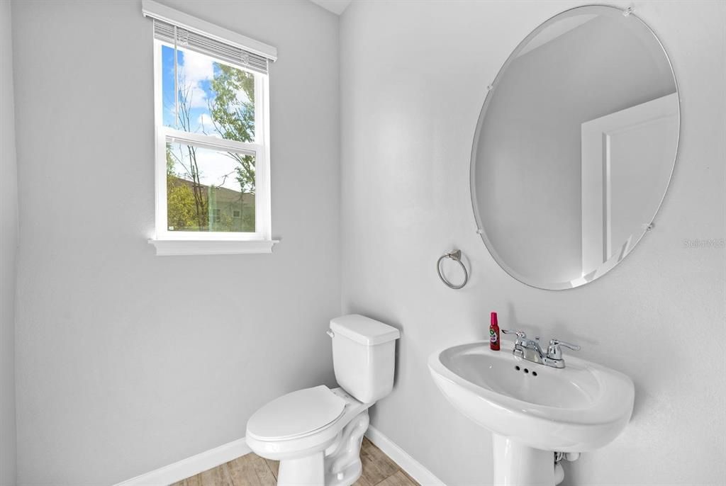 合同活跃: $2,300 (3 贝兹, 2 浴室, 1888 平方英尺)