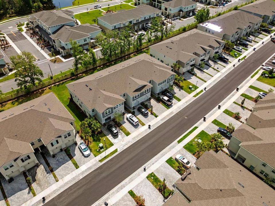 合同活跃: $2,300 (3 贝兹, 2 浴室, 1888 平方英尺)