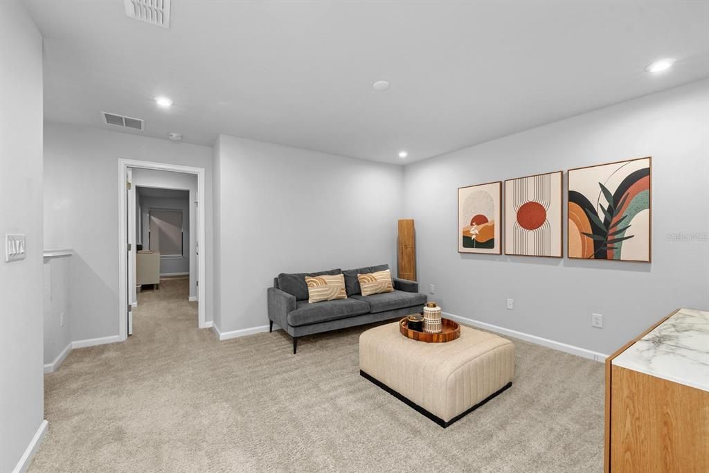 合同活跃: $2,300 (3 贝兹, 2 浴室, 1888 平方英尺)