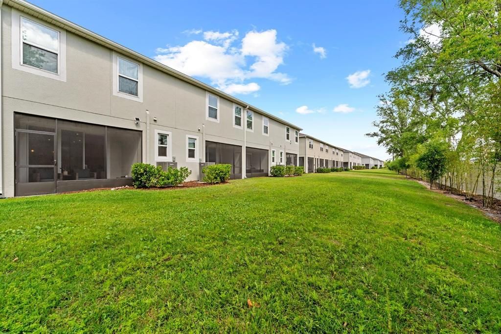 合同活跃: $2,300 (3 贝兹, 2 浴室, 1888 平方英尺)