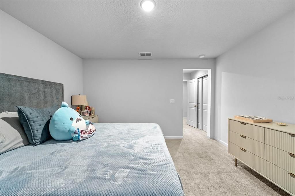 合同活跃: $2,300 (3 贝兹, 2 浴室, 1888 平方英尺)