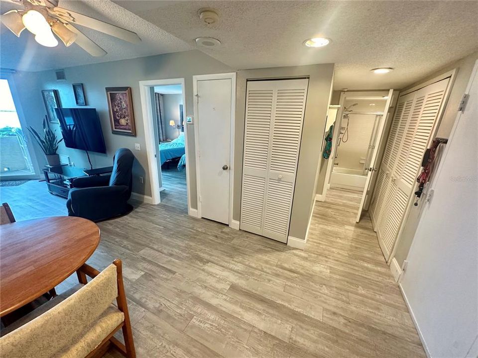 出租: $1,950 (1 贝兹, 1 浴室, 733 平方英尺)