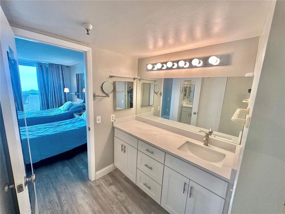 出租: $1,950 (1 贝兹, 1 浴室, 733 平方英尺)