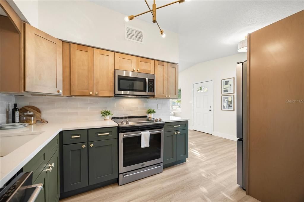 For Sale: $364,999 (4 beds, 2 baths, 1732 Square Feet)