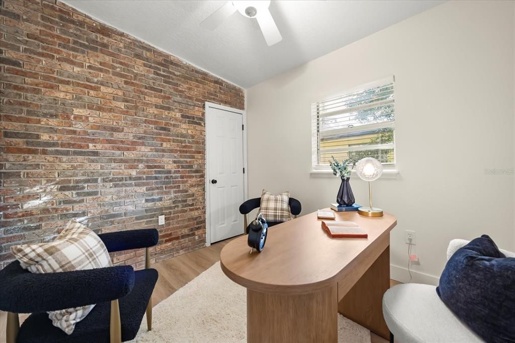 For Sale: $364,999 (4 beds, 2 baths, 1732 Square Feet)