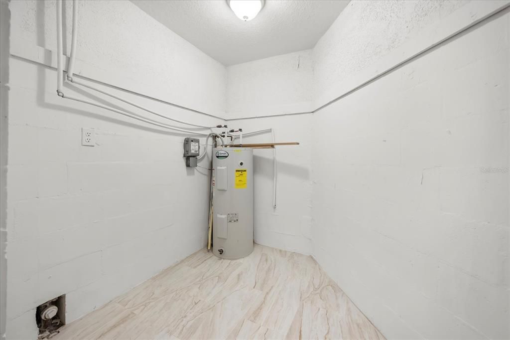 For Sale: $364,999 (4 beds, 2 baths, 1732 Square Feet)