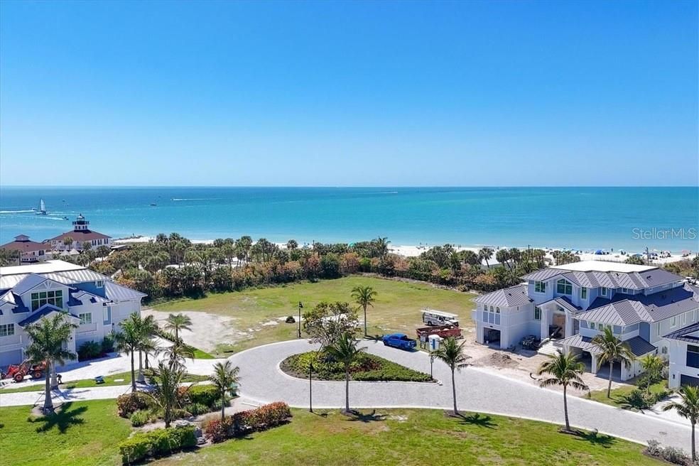 待售: $3,995,000 (0.24 acres)