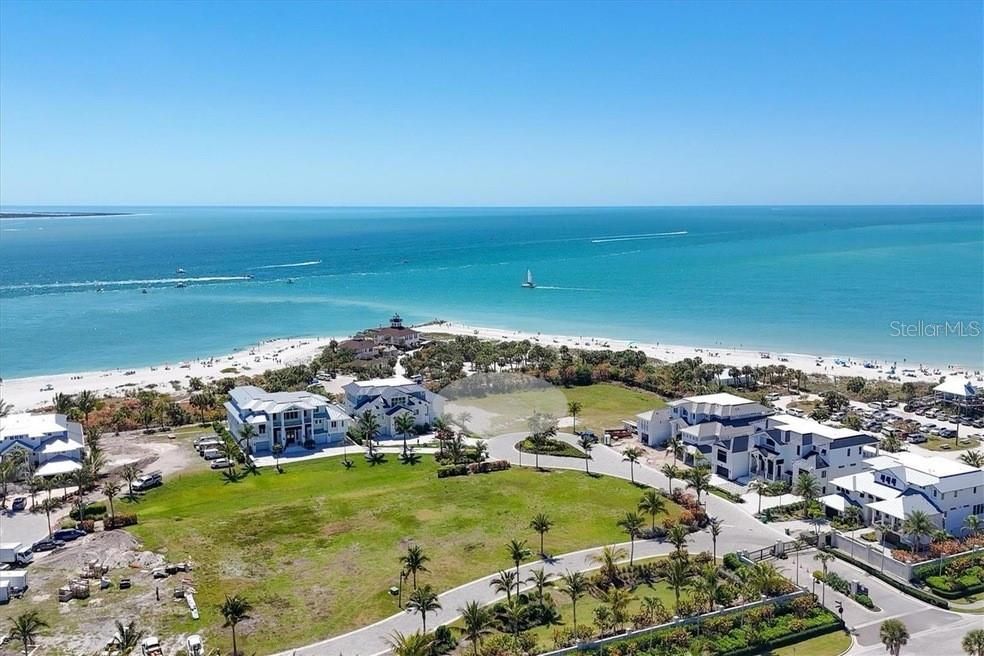 待售: $3,995,000 (0.24 acres)