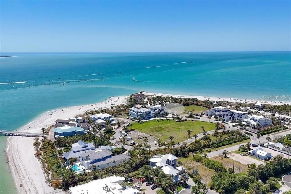 待售: $3,995,000 (0.24 acres)