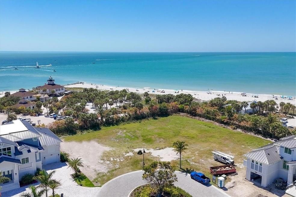 待售: $3,995,000 (0.24 acres)