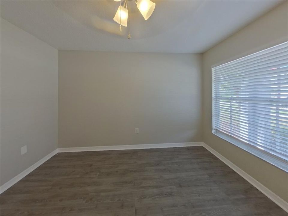 合同活跃: $1,999 (4 贝兹, 2 浴室, 1636 平方英尺)