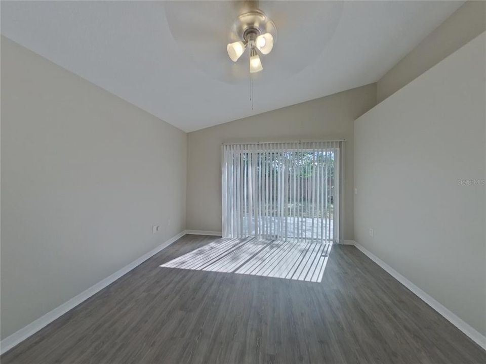 合同活跃: $1,999 (4 贝兹, 2 浴室, 1636 平方英尺)