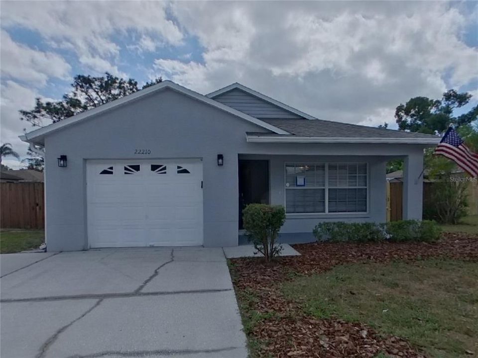 合同活跃: $1,999 (4 贝兹, 2 浴室, 1636 平方英尺)