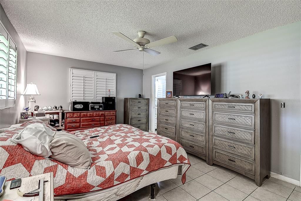 En Venta: $333,000 (2 camas, 2 baños, 1269 Pies cuadrados)