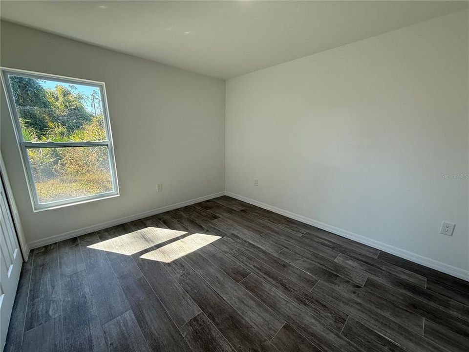 For Rent: $2,100 (4 beds, 2 baths, 1800 Square Feet)