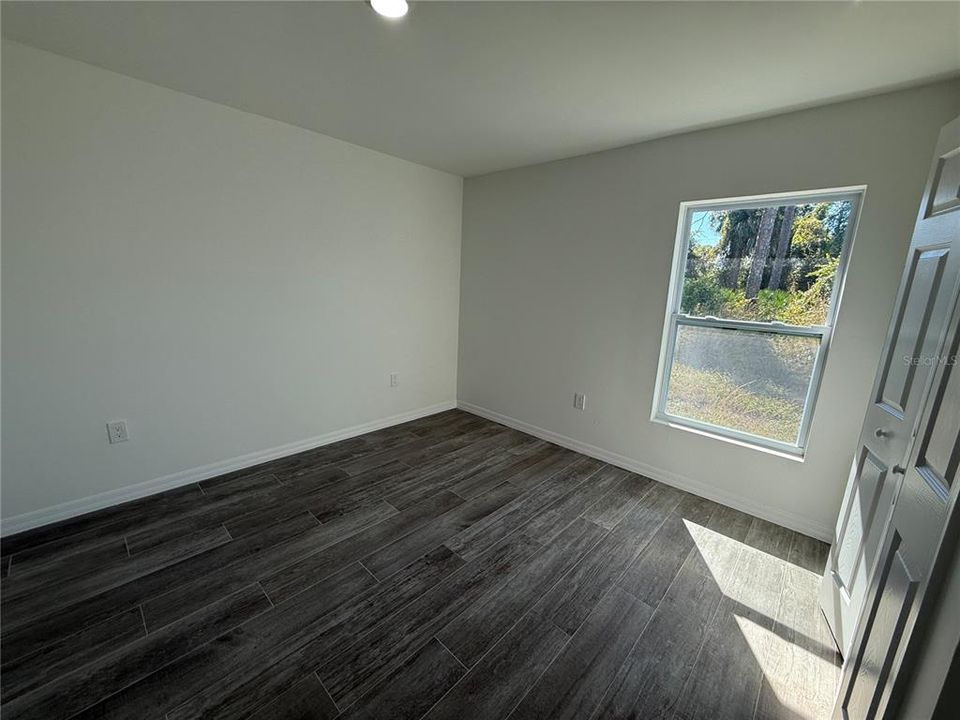 For Rent: $2,100 (4 beds, 2 baths, 1800 Square Feet)