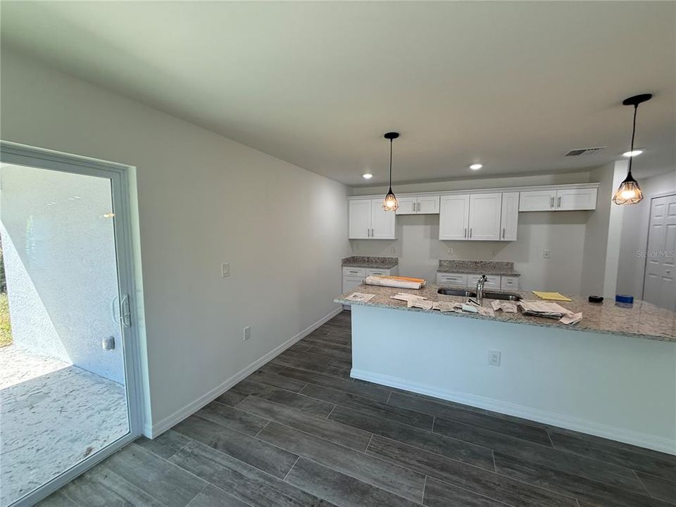 For Rent: $2,100 (4 beds, 2 baths, 1800 Square Feet)