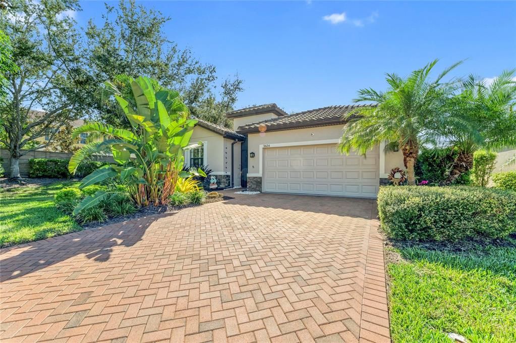 Active With Contract: $525,000 (4 beds, 2 baths, 2036 Square Feet)