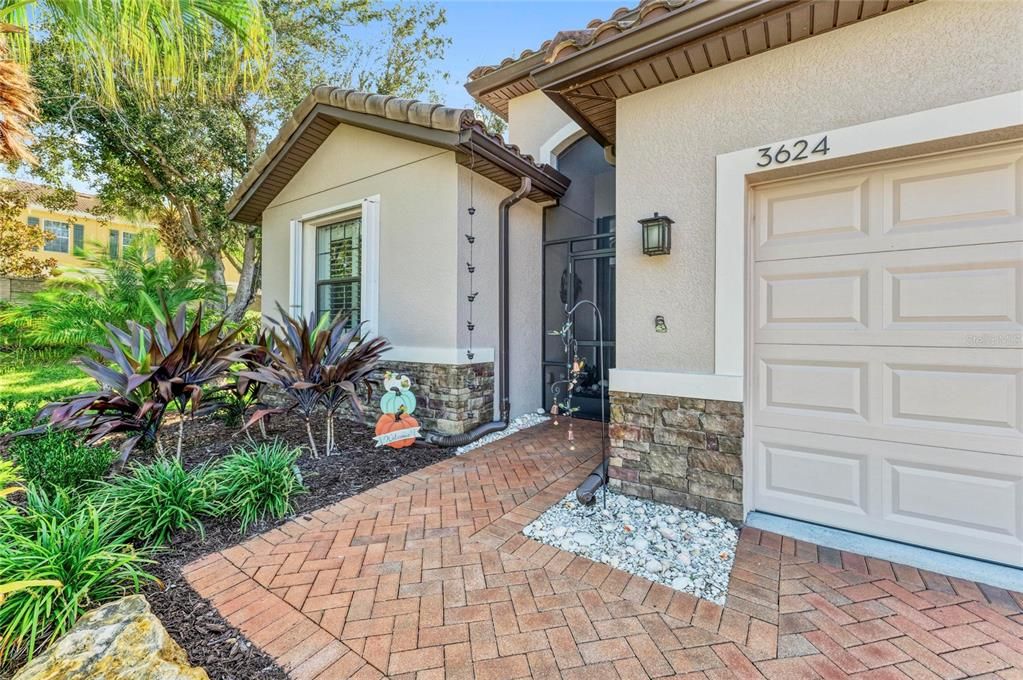 Active With Contract: $525,000 (4 beds, 2 baths, 2036 Square Feet)