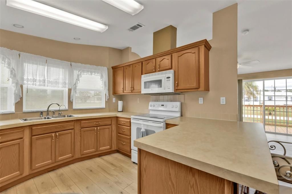 For Sale: $209,900 (2 beds, 2 baths, 1248 Square Feet)