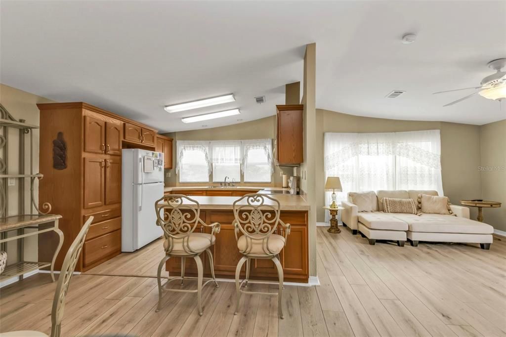 For Sale: $209,900 (2 beds, 2 baths, 1248 Square Feet)