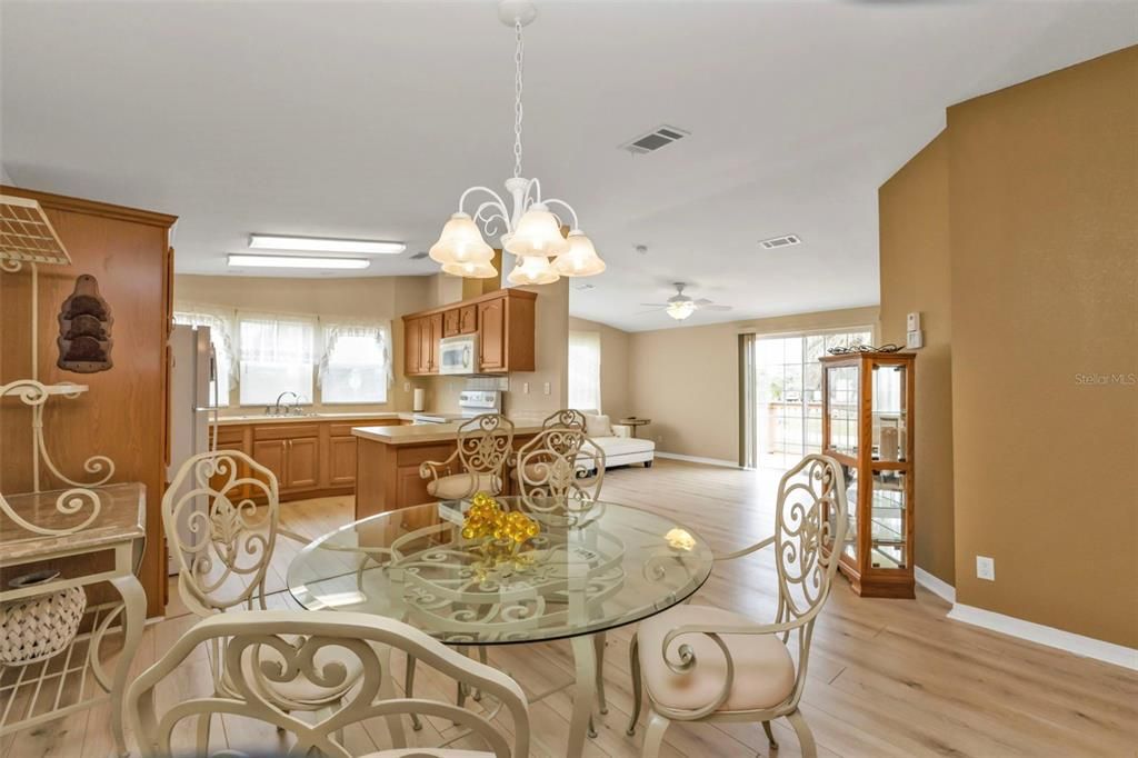 For Sale: $209,900 (2 beds, 2 baths, 1248 Square Feet)