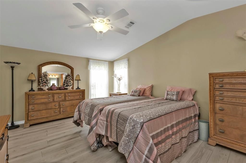 For Sale: $209,900 (2 beds, 2 baths, 1248 Square Feet)