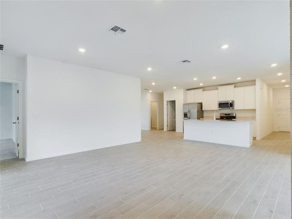 En Renta: $2,450 (4 camas, 3 baños, 2173 Pies cuadrados)