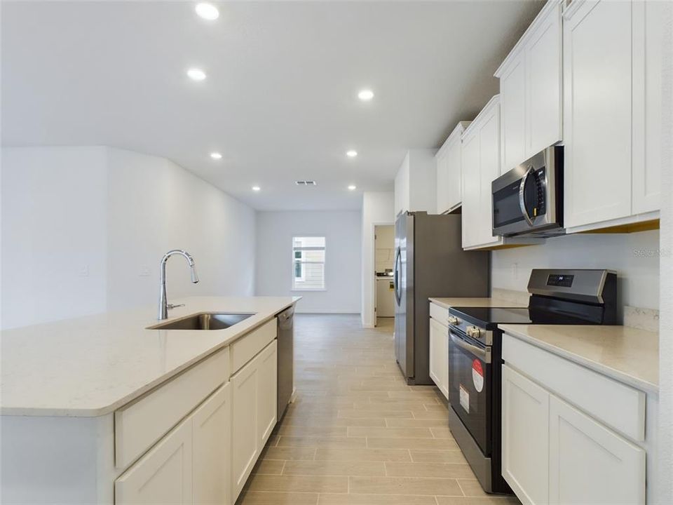 En Renta: $2,450 (4 camas, 3 baños, 2173 Pies cuadrados)