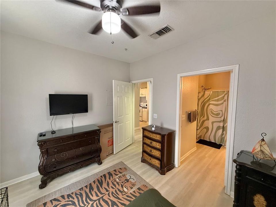 For Sale: $210,000 (1 beds, 1 baths, 535 Square Feet)