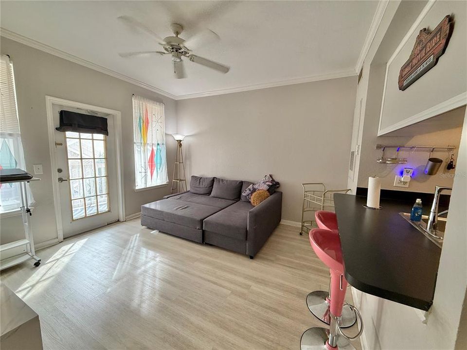 For Sale: $210,000 (1 beds, 1 baths, 535 Square Feet)