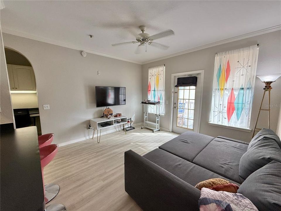 For Sale: $210,000 (1 beds, 1 baths, 535 Square Feet)