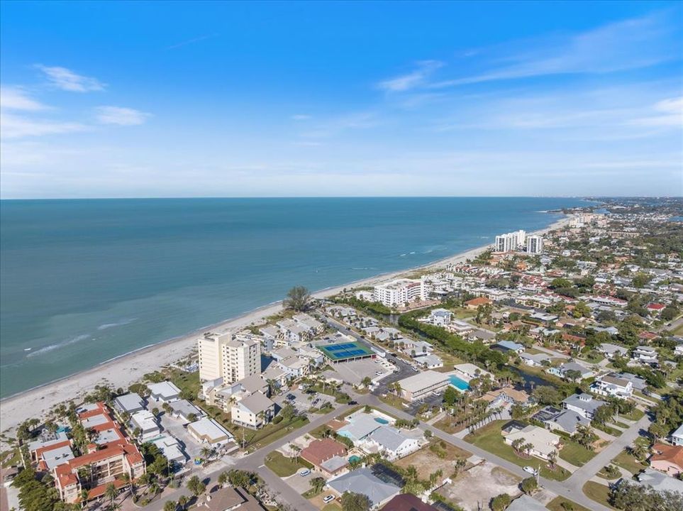 Active With Contract: $560,000 (2 beds, 2 baths, 1332 Square Feet)