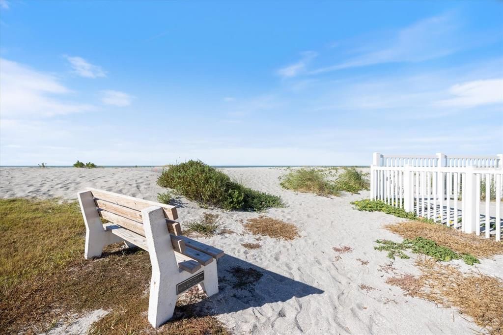 Active With Contract: $560,000 (2 beds, 2 baths, 1332 Square Feet)