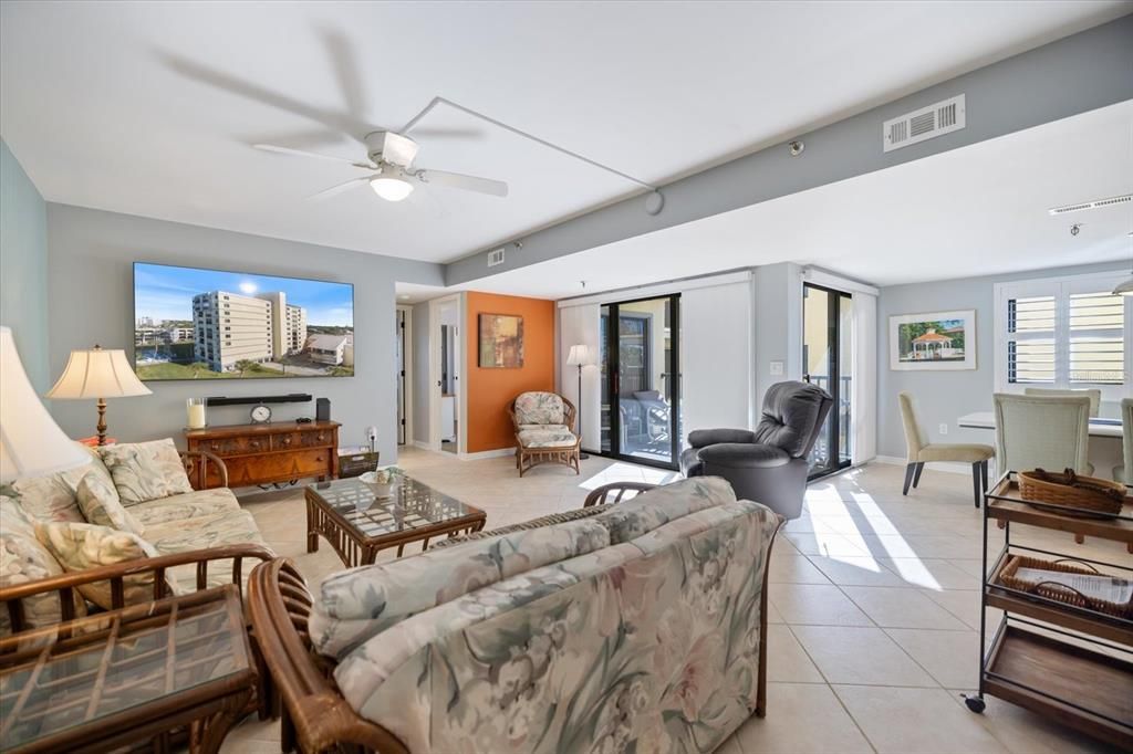 Active With Contract: $560,000 (2 beds, 2 baths, 1332 Square Feet)