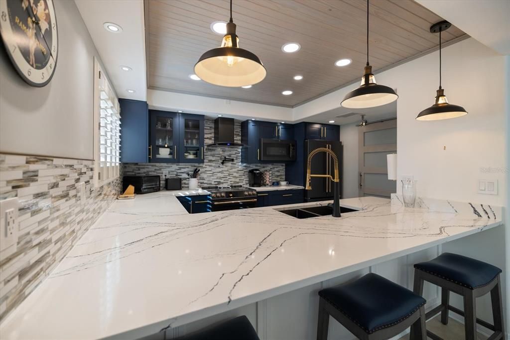 Active With Contract: $560,000 (2 beds, 2 baths, 1332 Square Feet)