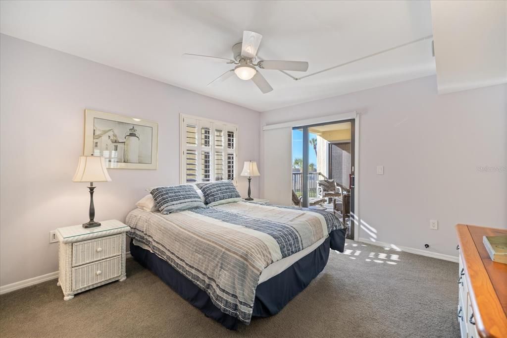 Active With Contract: $560,000 (2 beds, 2 baths, 1332 Square Feet)