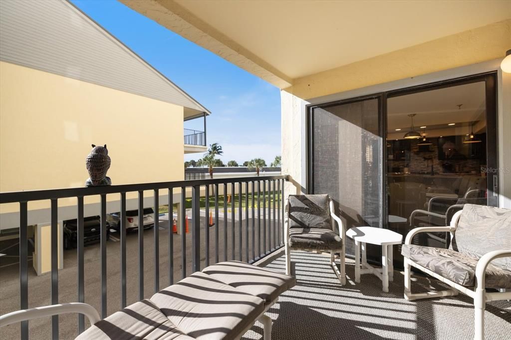 Active With Contract: $560,000 (2 beds, 2 baths, 1332 Square Feet)