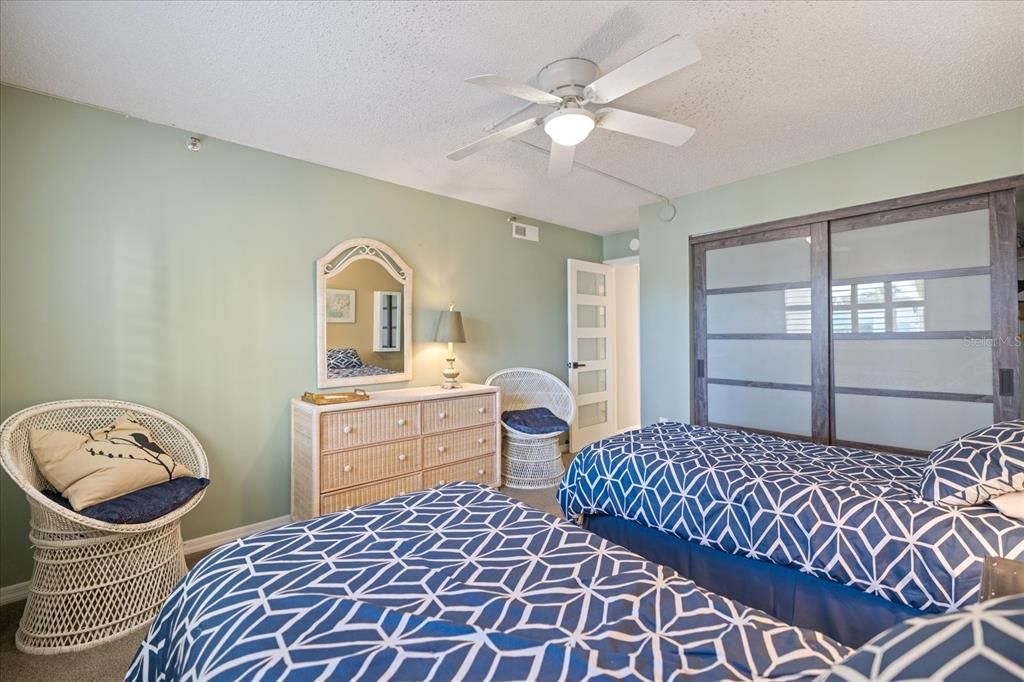 Active With Contract: $560,000 (2 beds, 2 baths, 1332 Square Feet)