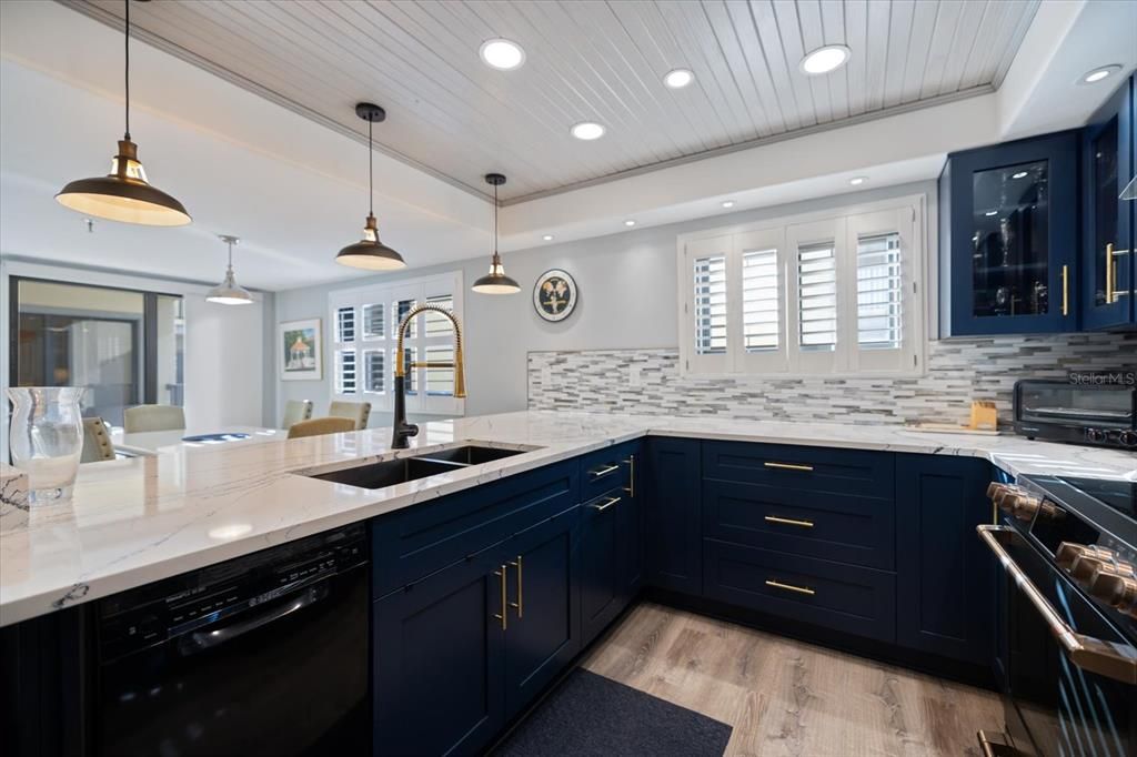 Active With Contract: $560,000 (2 beds, 2 baths, 1332 Square Feet)