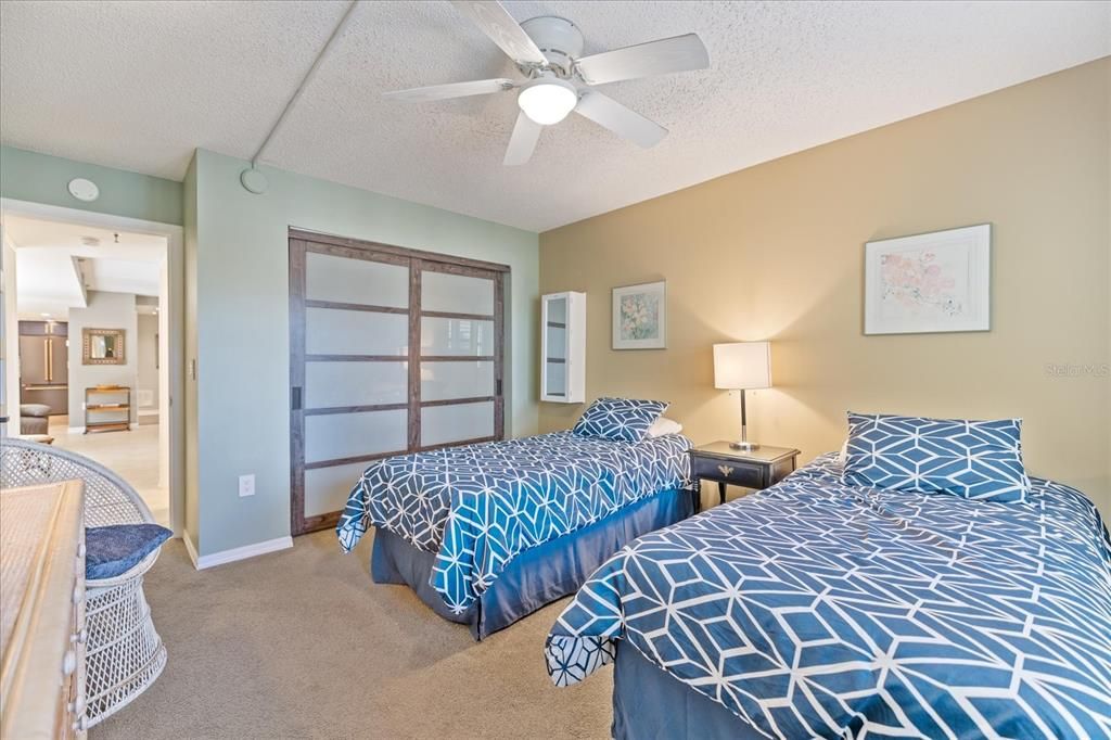 Active With Contract: $560,000 (2 beds, 2 baths, 1332 Square Feet)