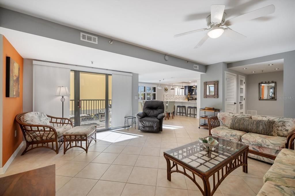 Active With Contract: $560,000 (2 beds, 2 baths, 1332 Square Feet)