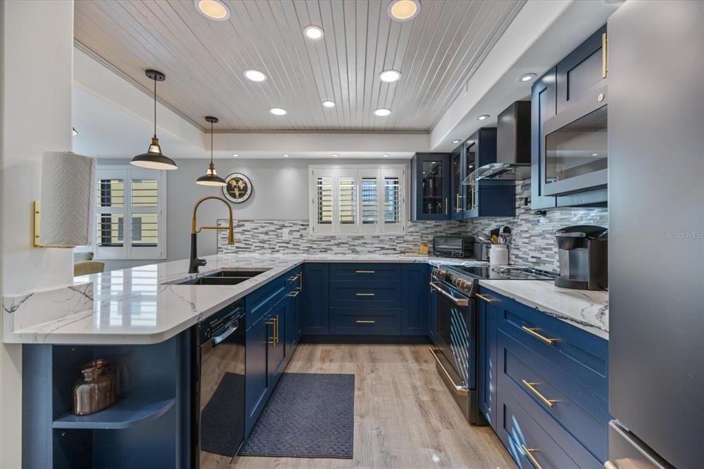 Active With Contract: $560,000 (2 beds, 2 baths, 1332 Square Feet)