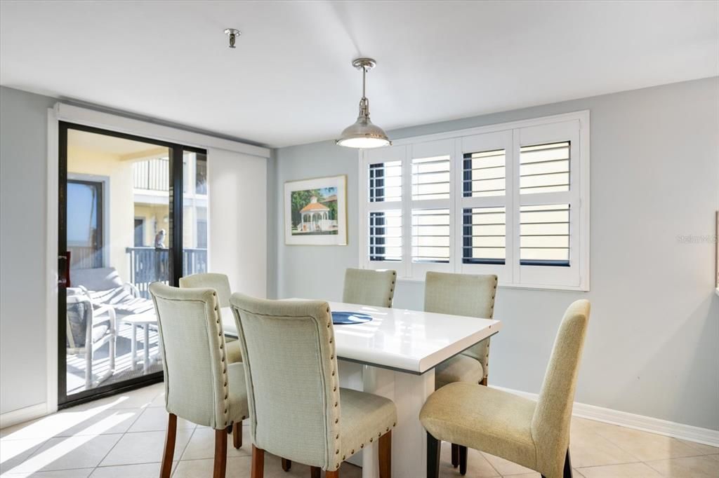 Active With Contract: $560,000 (2 beds, 2 baths, 1332 Square Feet)