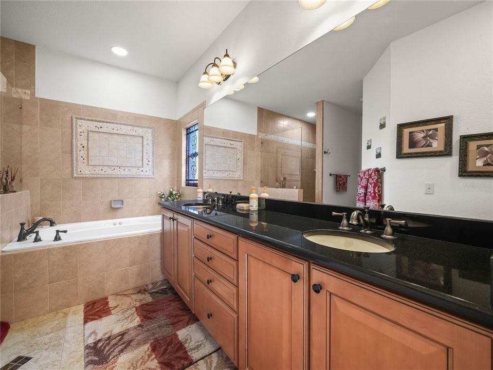 待售: $580,000 (3 贝兹, 2 浴室, 2284 平方英尺)