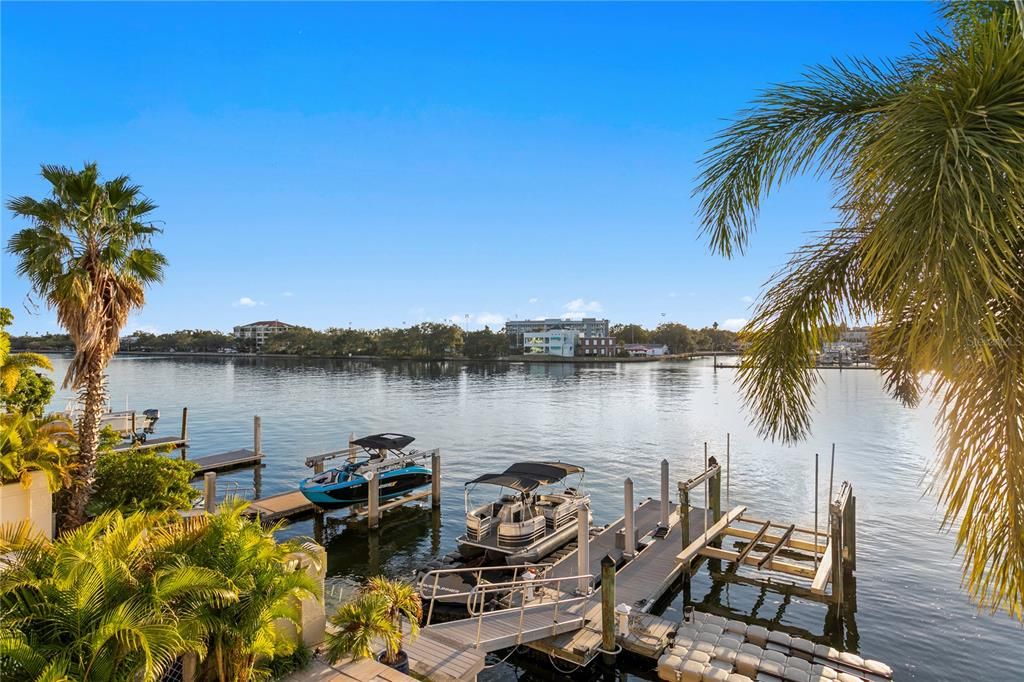 Active With Contract: $3,295,000 (4 beds, 3 baths, 3248 Square Feet)