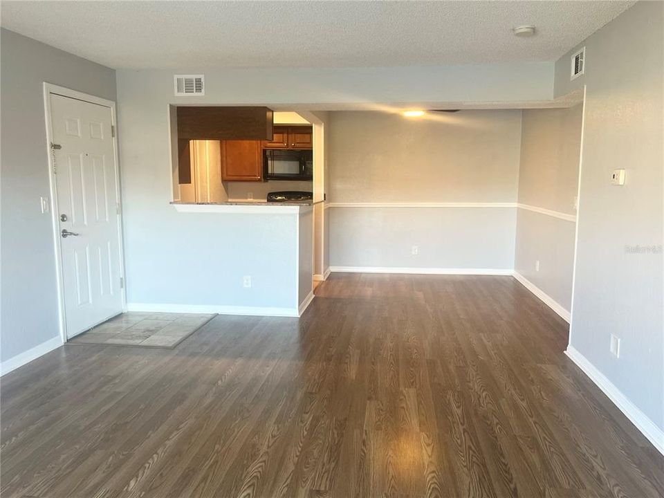 For Rent: $1,550 (1 beds, 1 baths, 642 Square Feet)
