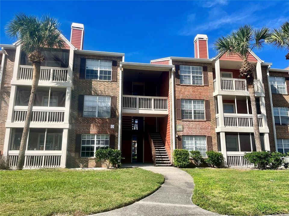 For Rent: $1,550 (1 beds, 1 baths, 642 Square Feet)