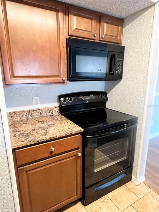 For Rent: $1,550 (1 beds, 1 baths, 642 Square Feet)