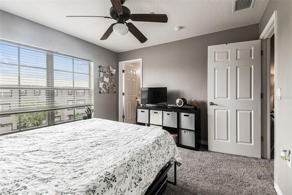 For Rent: $2,300 (3 beds, 3 baths, 1917 Square Feet)